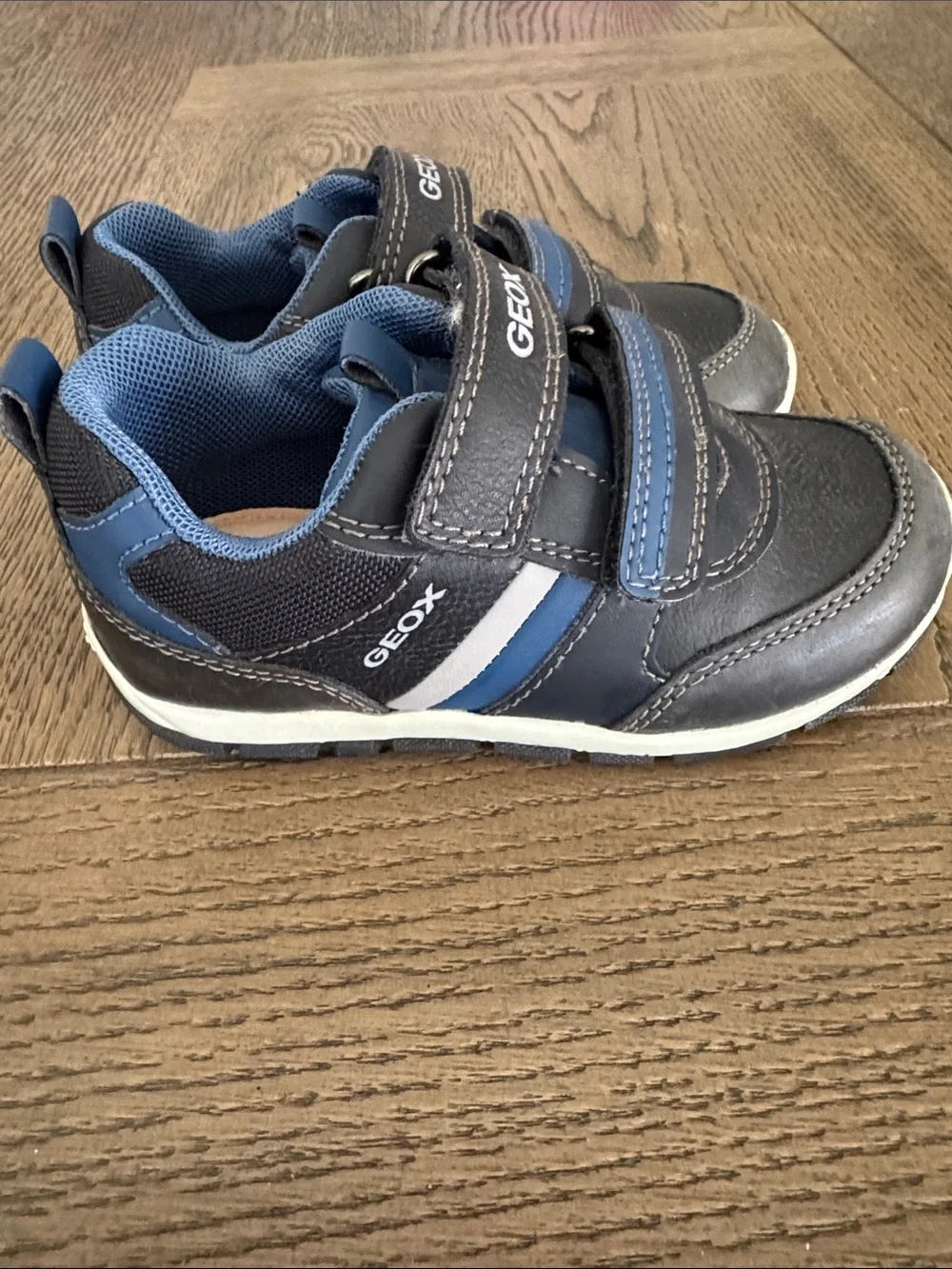 Geox Boys Navy and Light Blue Velcro Sneakers Size 8